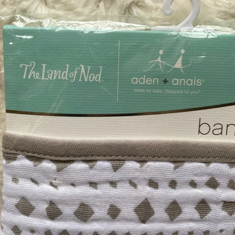 aden + anais Bandana Bib Baby Newborn White Grey Geometric 100% Cotton Muslin‎